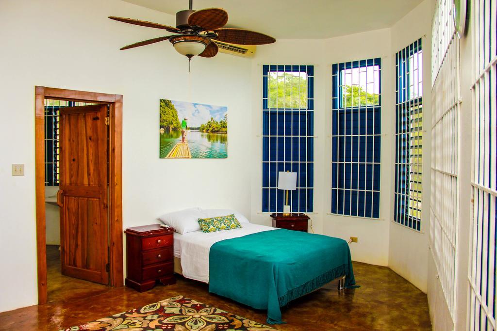 Sunshine Lodge: Your Home Away From Home Montego Bay Exterior foto