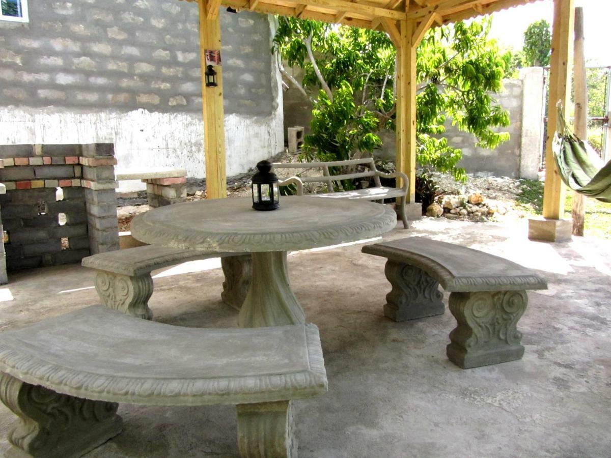 Sunshine Lodge: Your Home Away From Home Montego Bay Exterior foto